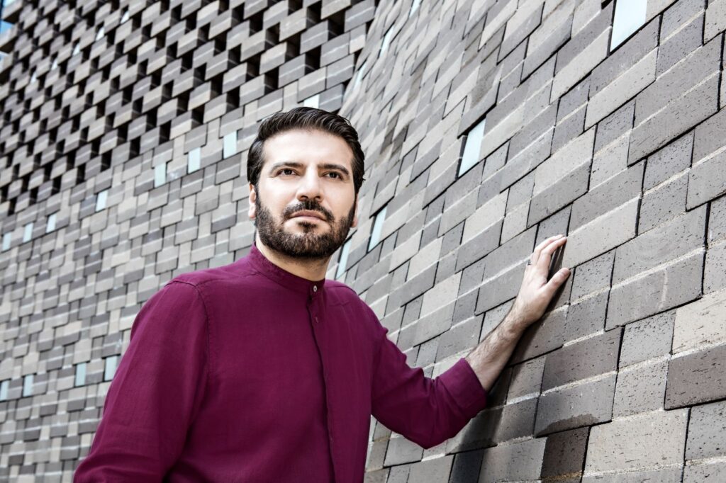 Sami Yusuf “Kökler” ile İstanbul ve Ankara’ya geliyor! Mesajı kendisi verdi: “Geri dönüyorum”